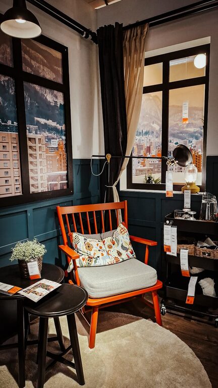 Jak efektywnie organizować przestrzeń w małym mieszkaniu na co dzień